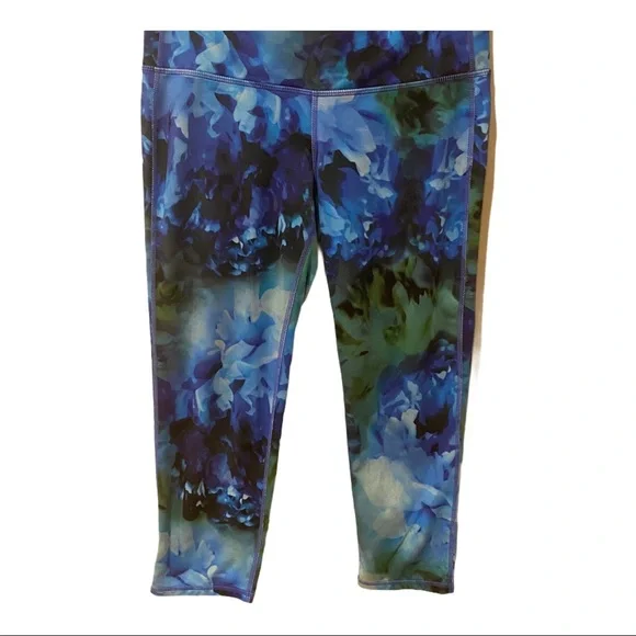 Athleta Chaturanga Multi Floral Capri Leggings (S) - Picture 4 of 10
